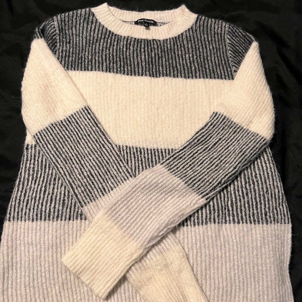 Women’s pink clover black and light grey pullover long sleeve sweater